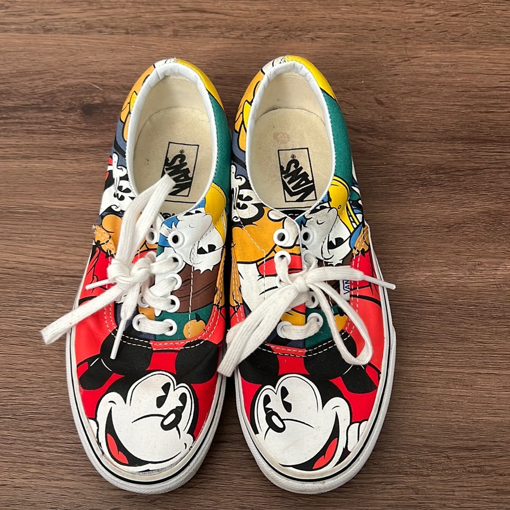 Vans x Disney Mickey and Friends Women’s Sneakers size 8